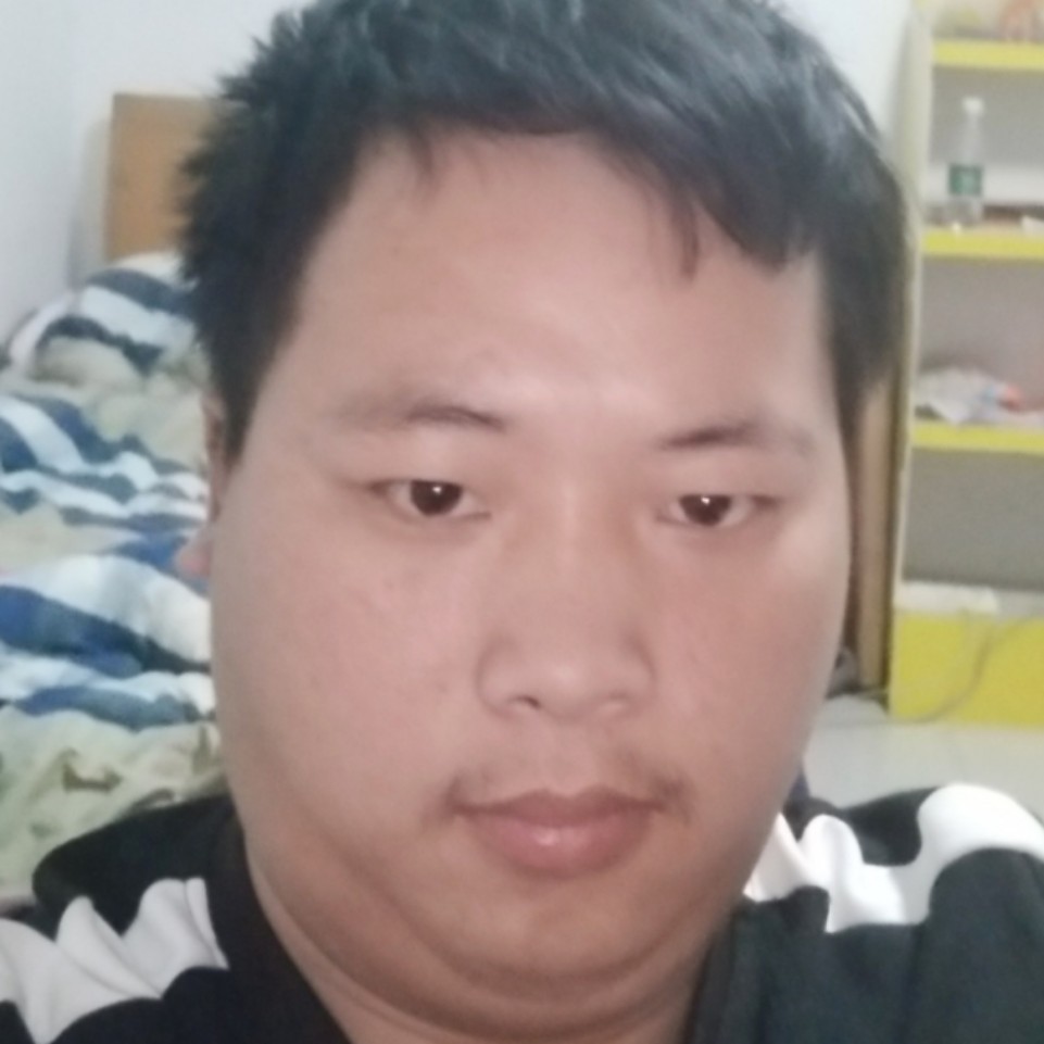 开心快乐的男孩的照片