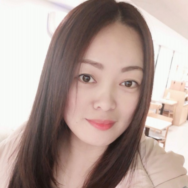迷人笑高山的照片