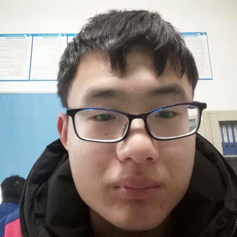 暖光蹙眉留胡子的照片