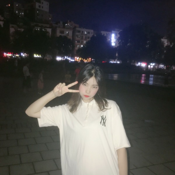 小白兔这么可爱它的照片