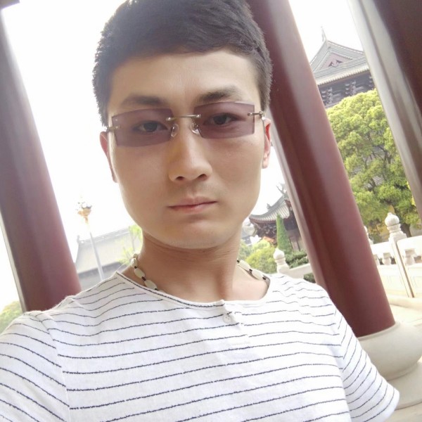 E笑而过的照片