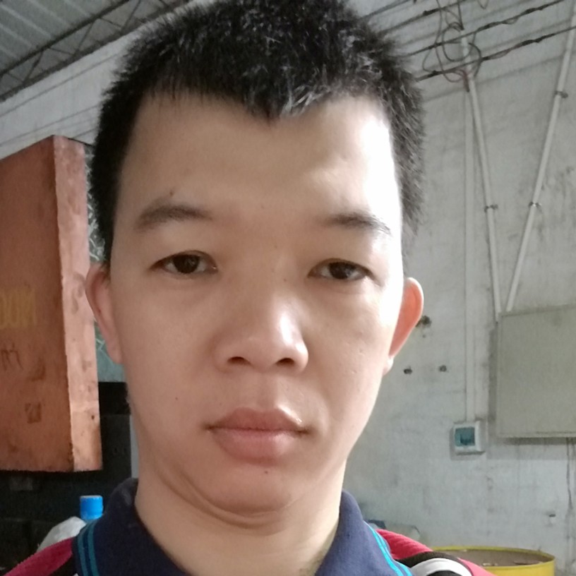 柚子蹙眉深情的照片