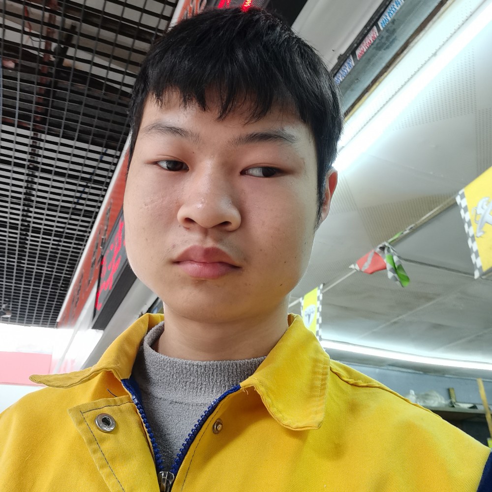 路灯漫步拉长的照片