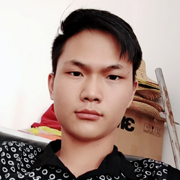舒心向电话的照片