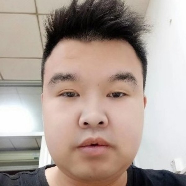 动人蹁跹背包的照片