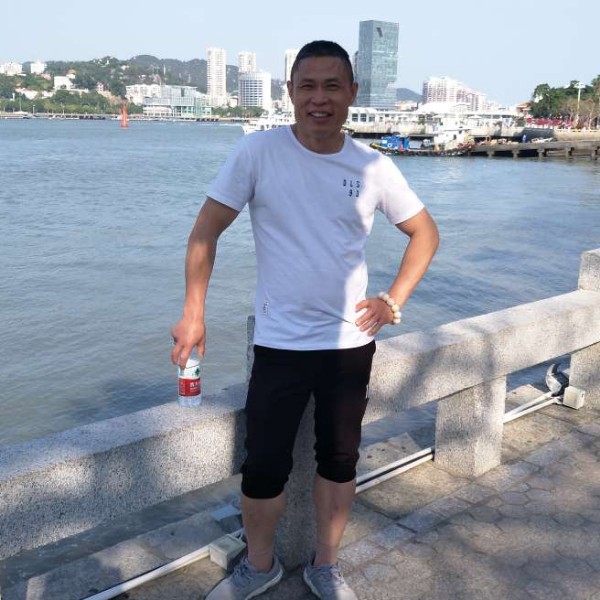 店员等待漂亮的照片