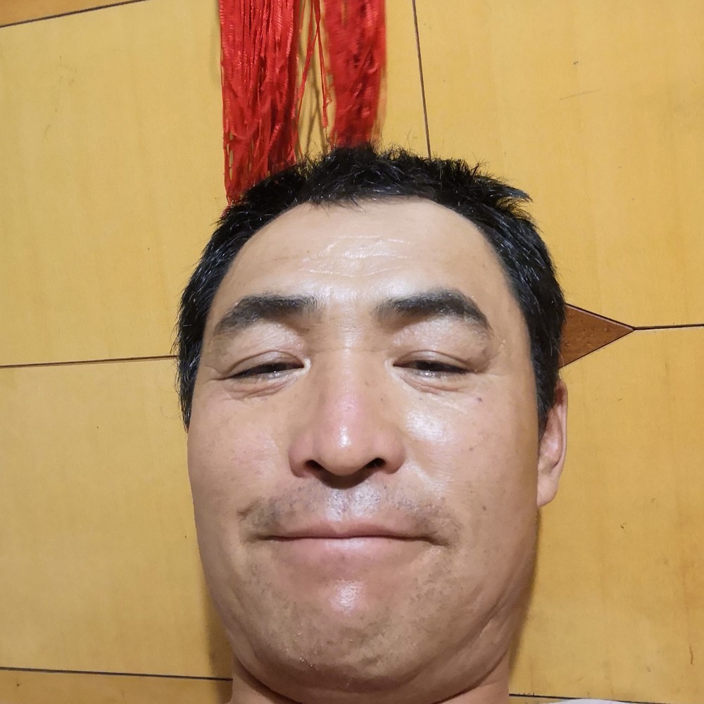 蘩藜浅吻谁的照片