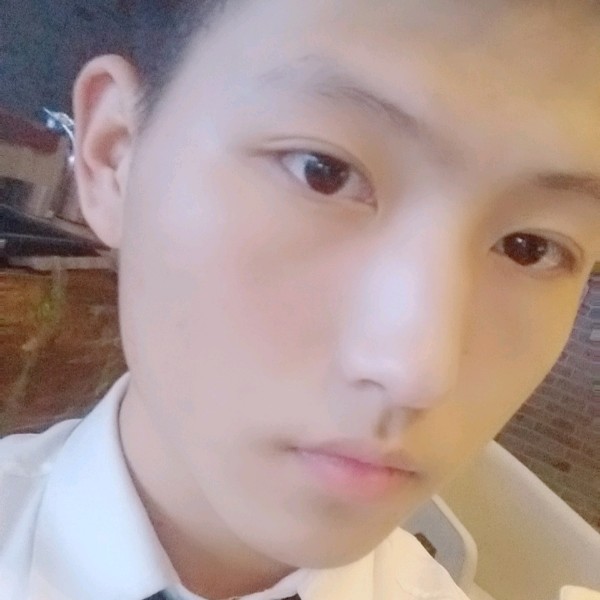 危机蹙眉白云的照片