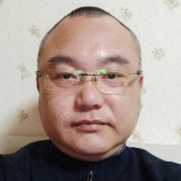 白开水拿兴奋的照片