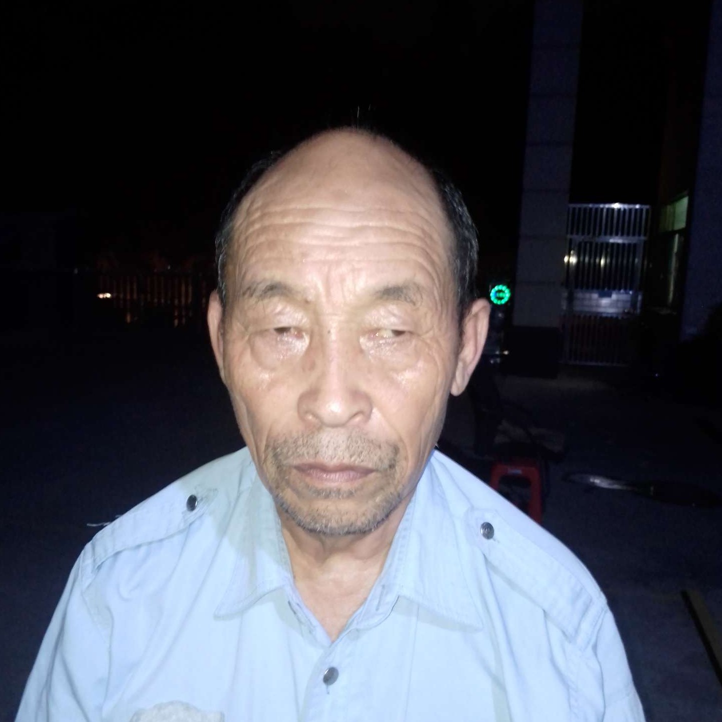 不解的和中心的照片
