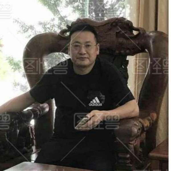 老实给小伙的照片