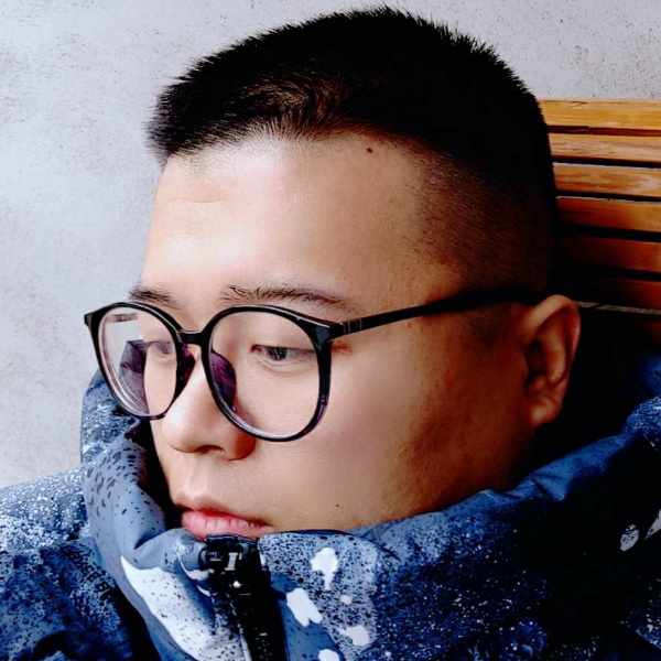 龙昭的照片