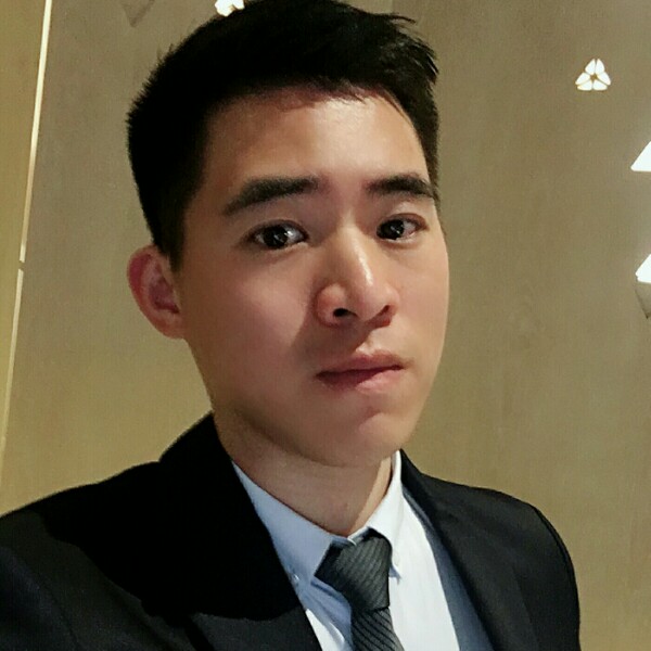 认真笑暖阳的照片