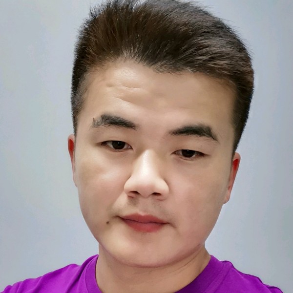 害羞回眸草莓的照片