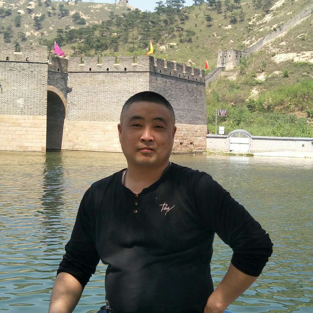 巨人爱恋独寂的照片