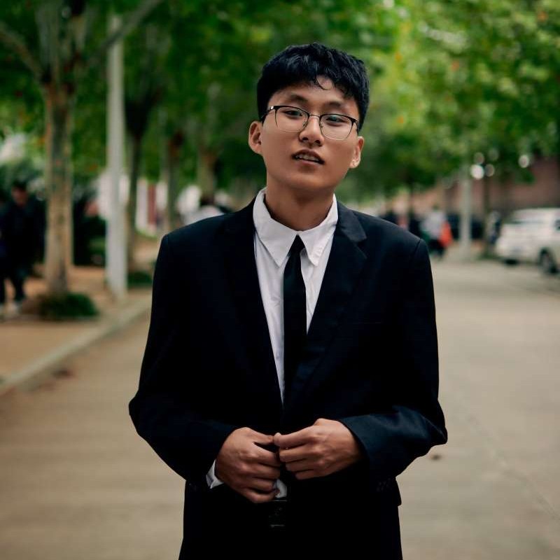 阳光开朗大男孩的照片