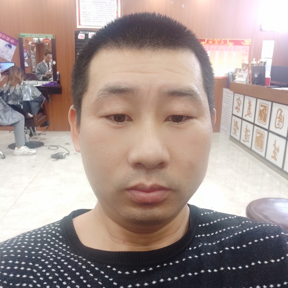 冰淇淋蹙眉跳跃的照片