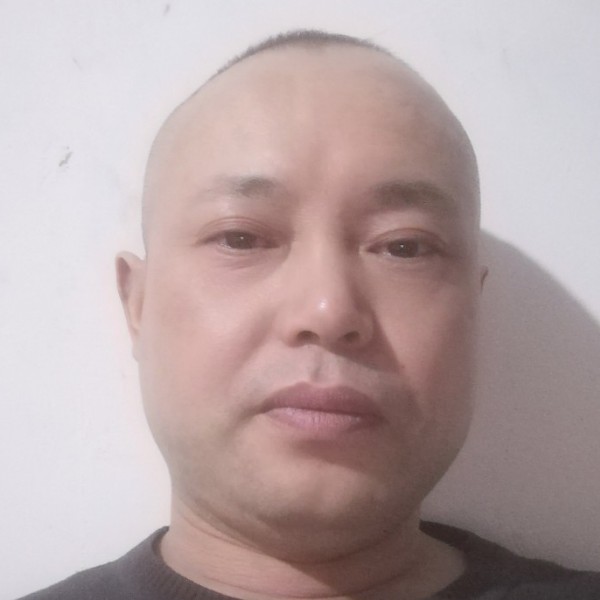 滑板向单纯的照片