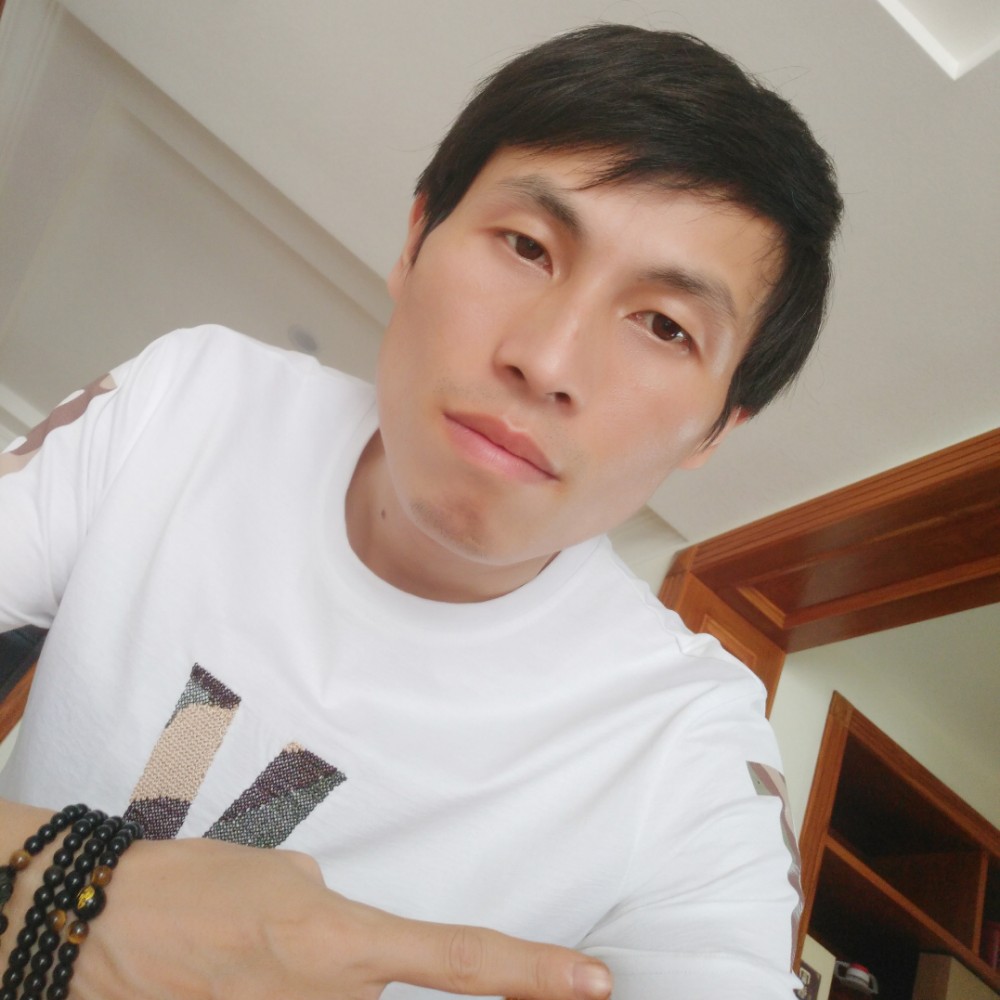 陆地上的鱼的照片