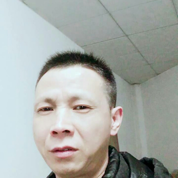 开朗笑靥的照片