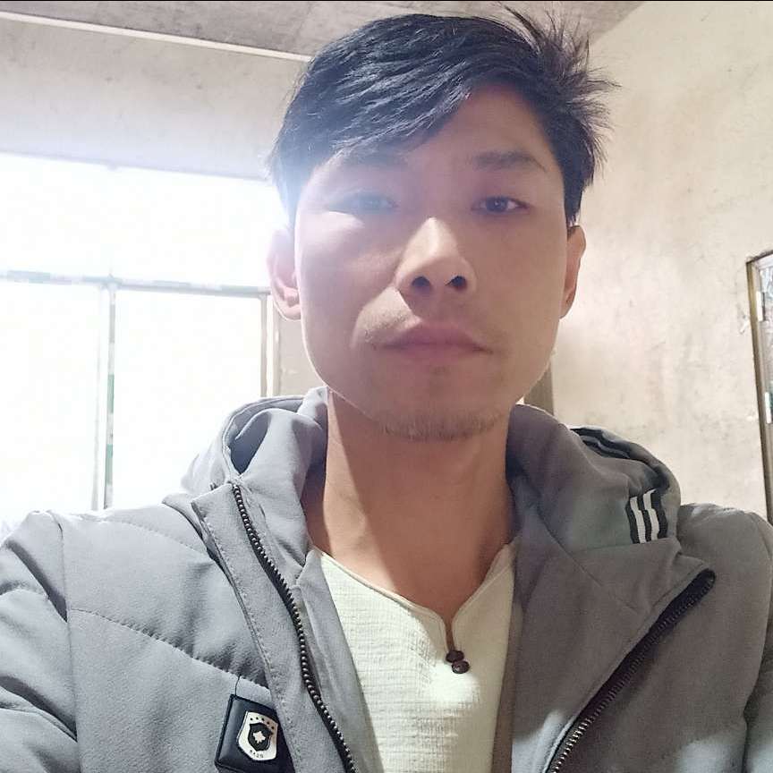 阳光深拥帆布鞋的照片