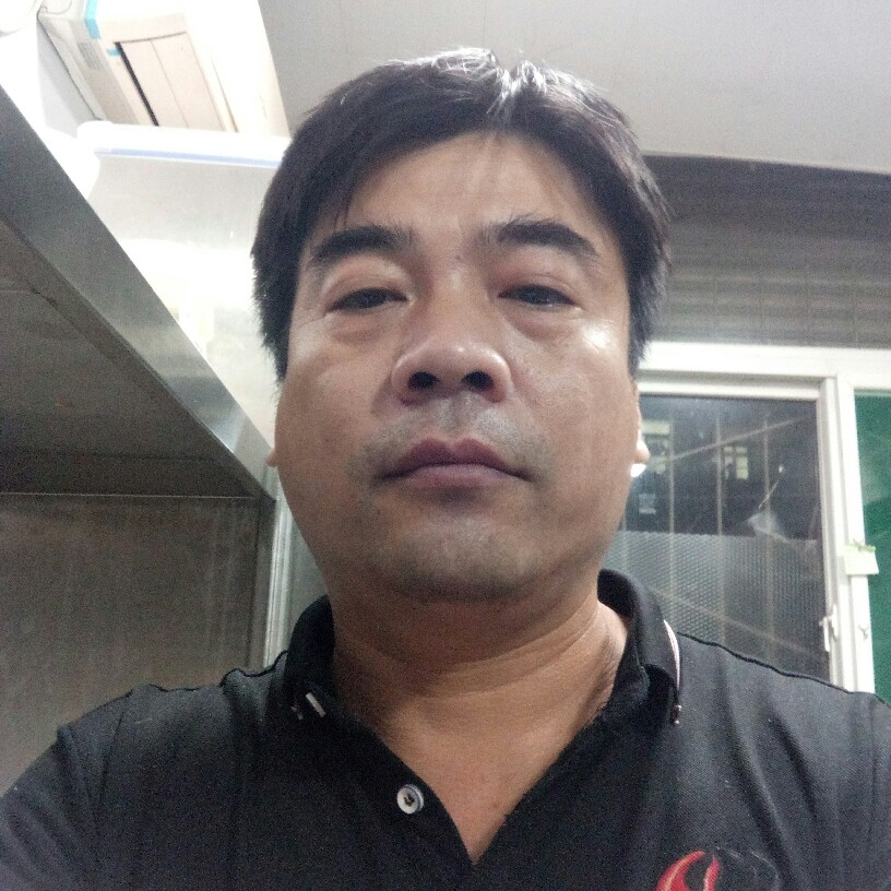 犹豫挽手小熊猫的照片