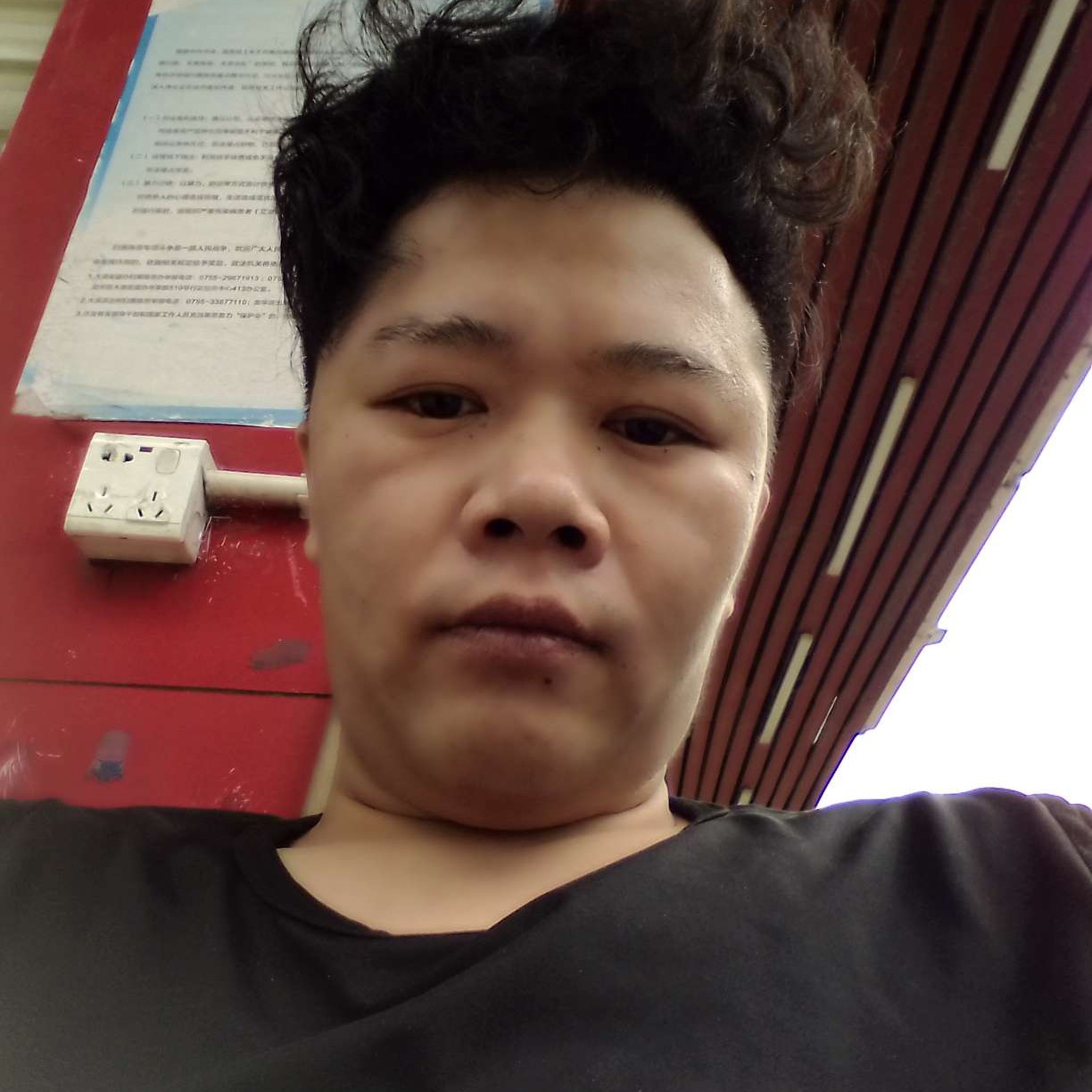 寂寞的黑裤的照片