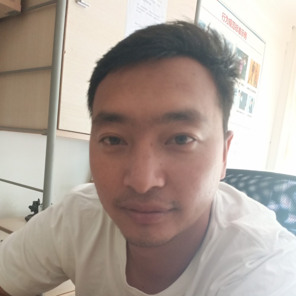 故意凝眸月饼的照片
