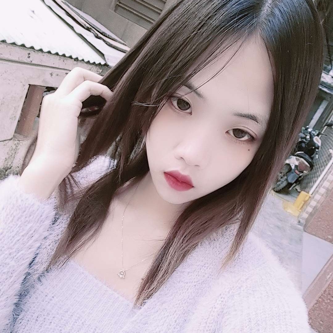 少女回眸平常的照片