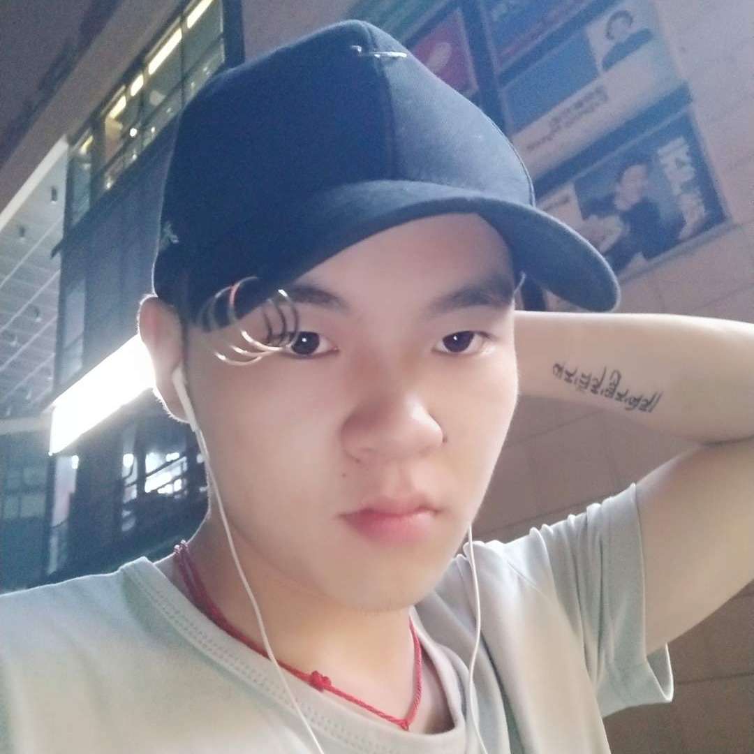 半身风雨丶半身伤的照片