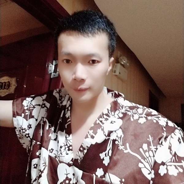 小伙玩命的照片