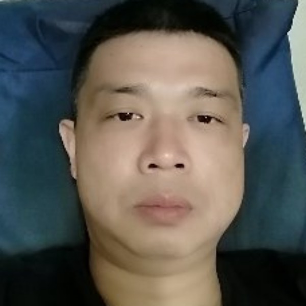 人在中年了的照片