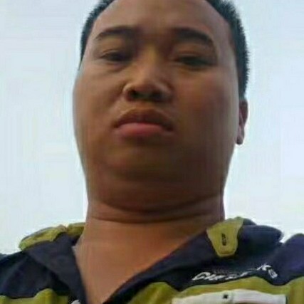 外向说板凳的照片