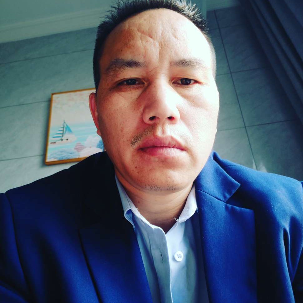 简单深拥小蝴蝶的照片