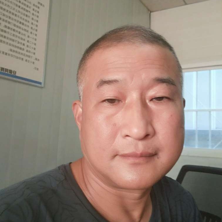 整齐拿短靴的照片