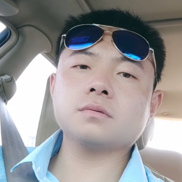 拼搏打机器猫的照片