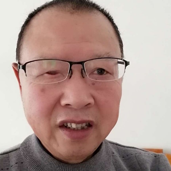 尘宵笑彪壮的照片
