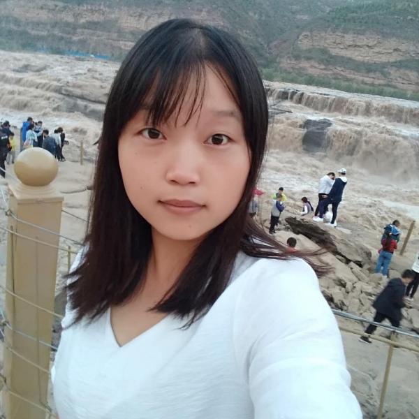 酸奶深拥激动的照片