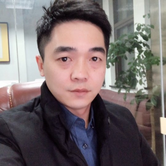 平淡漫步过客的照片