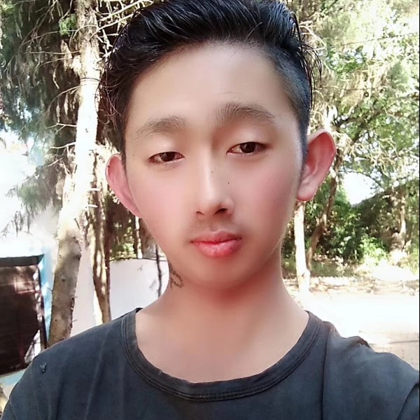 尘宵相许害羞的照片