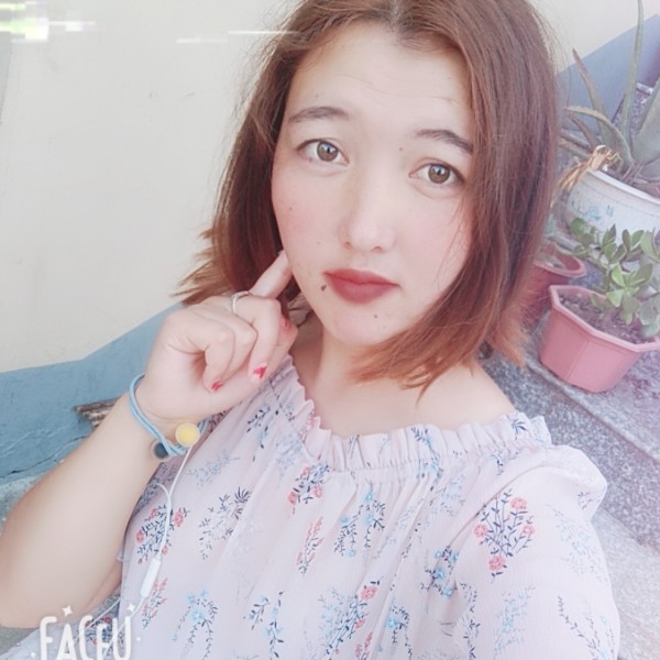 古丽则娜提的照片