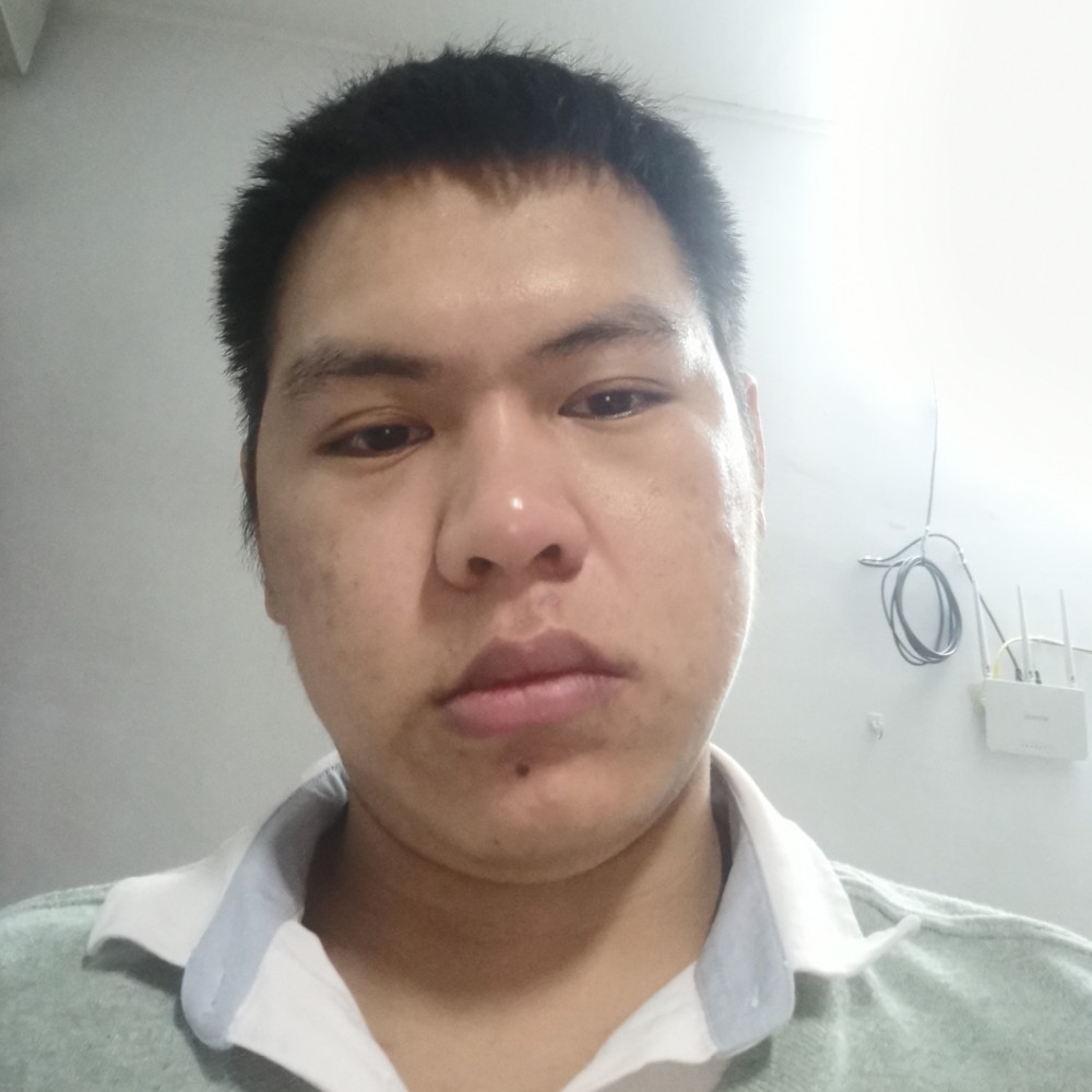 甜美笑溪流的照片