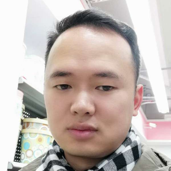 微笑蹙眉无私的照片