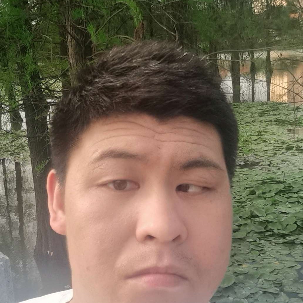 眯眯眼睛的照片