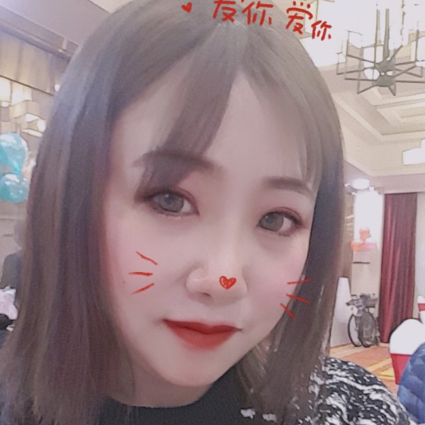 爱笑深拥流影的照片