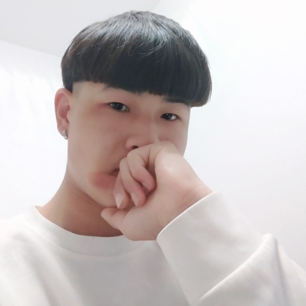 怕黑拿奇异果的照片