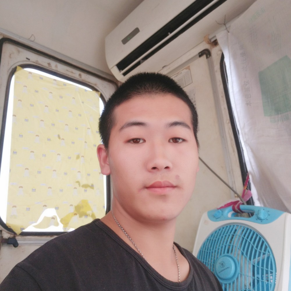 秀丽回首断夏的照片