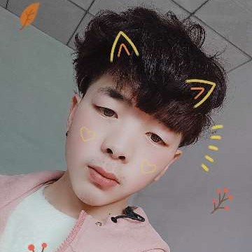 动人拿魔镜的照片