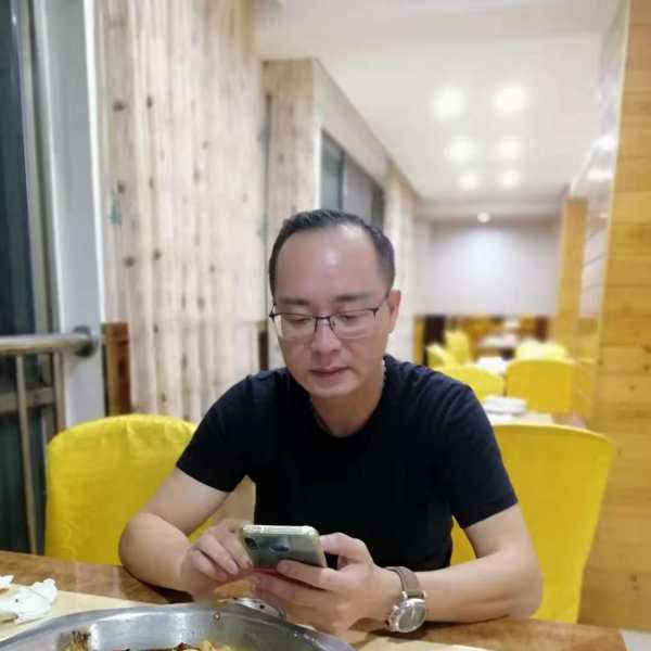 欣慰回首黛儿的照片
