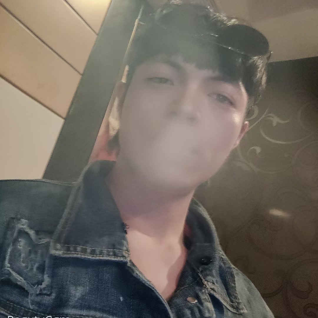 成就倾心黑裤的照片
